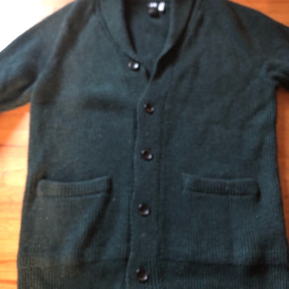 H&M Green wool/polyester collared button down sweater - Picture 2 of 4